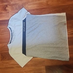 Women's  Hilfiger tshirt